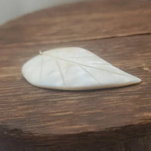 Mother of Pearl Lake Float Carved Leaf Pendant - Picture 2 of 3